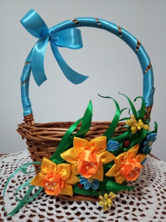 Декор Великоднього кошика "Нарциси" (техніка - канзаші)